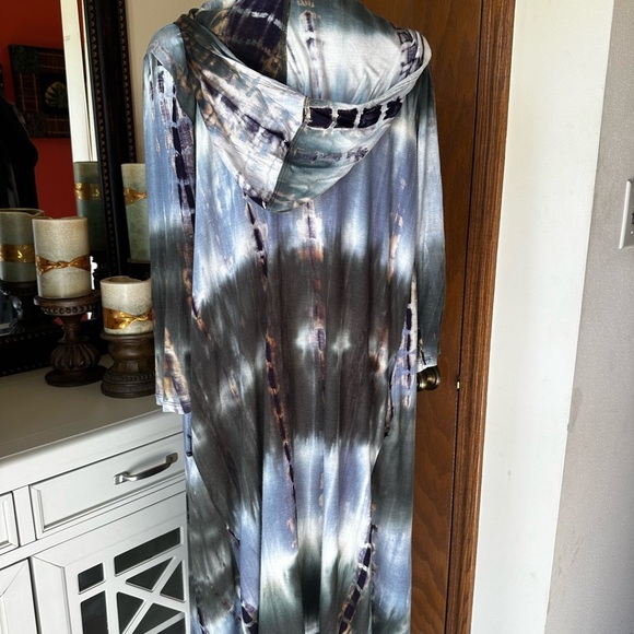 Women’s Long Flowing Cover Up - Picture 3 of 6